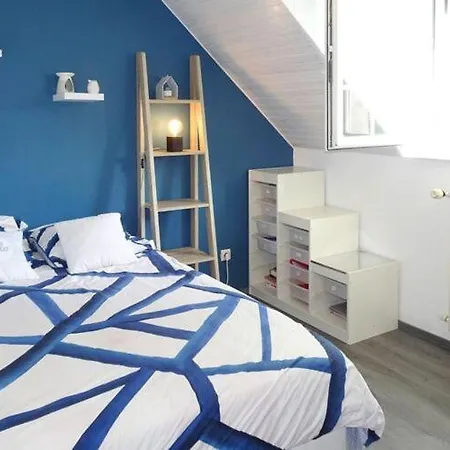 بيت للعطل Semi-detached House, *