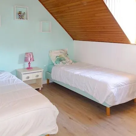 بيت للعطل Semi-detached House,